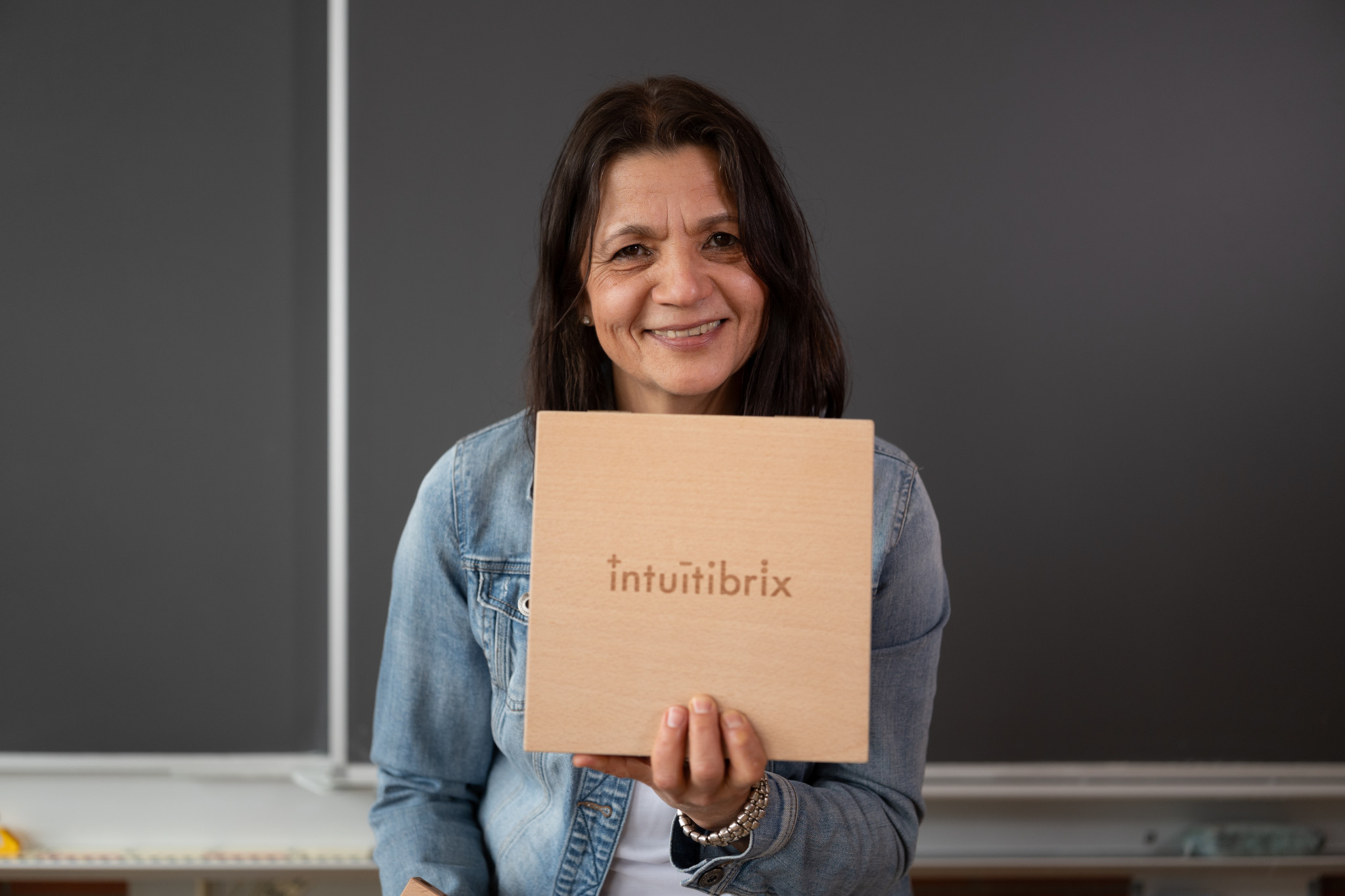 Matheangst bei Kindern überwinden: Wie Petra Wimber mit intuitibrix Zahlen greifbar macht