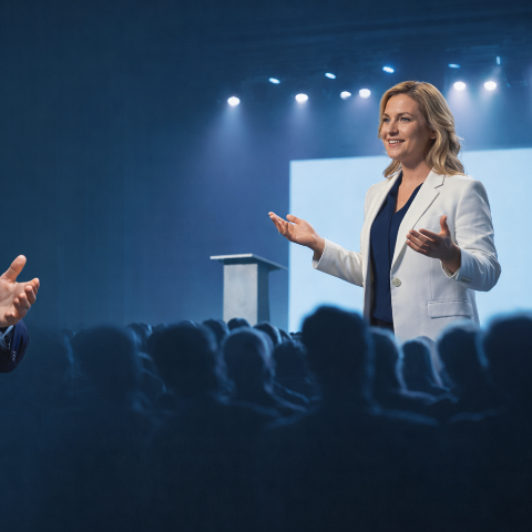 Sichtbar werden als Unternehmer: Wie du auf der Bühne souverän überzeugst