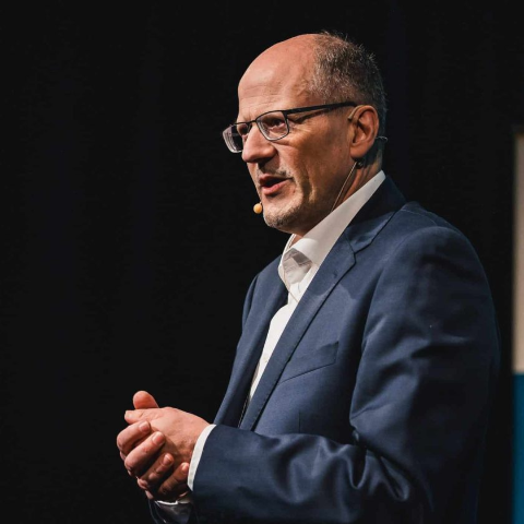 Potenzialaktivierende Führung: Warum Kontrolle Innovation verhindert und Teams ihr volles Potenzial entfalten können