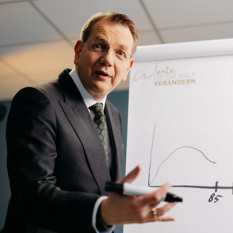 Länger leben, besser vorsorgen: Martin Gattung über die Zukunft der Altersvorsorge und die digitale Rentenübersicht