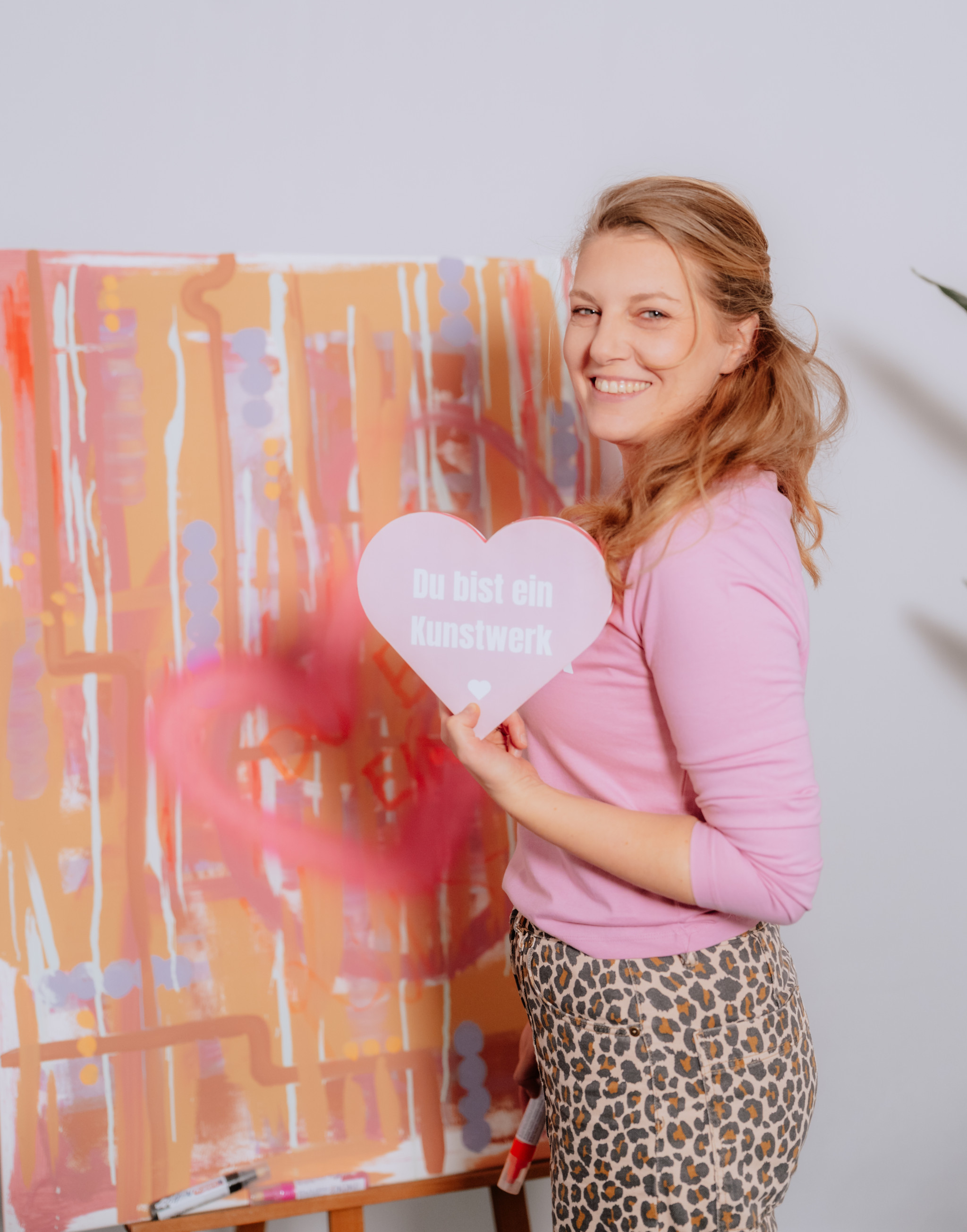 „Du bist ein Kunstwerk“: Wie Sabrina Hey mit Selbstwirksamkeit und Selbstliebe den Blick auf das eigene Leben verändert