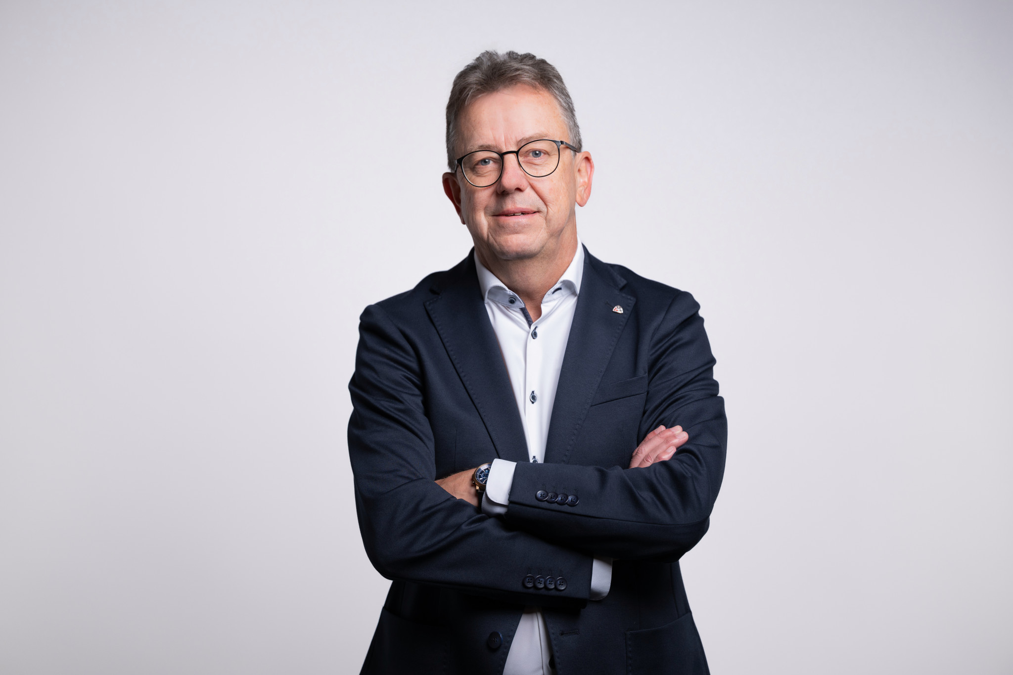 Führung braucht Haltung: Was Wolfgang Frick in „60 Shades of Führung“ aus Erfolgen und Niederlagen lernt