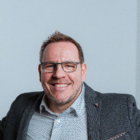 Kritik äußern, Vertrauen bewahren: Heiko Weber über menschliche Führung im Arbeitsalltag