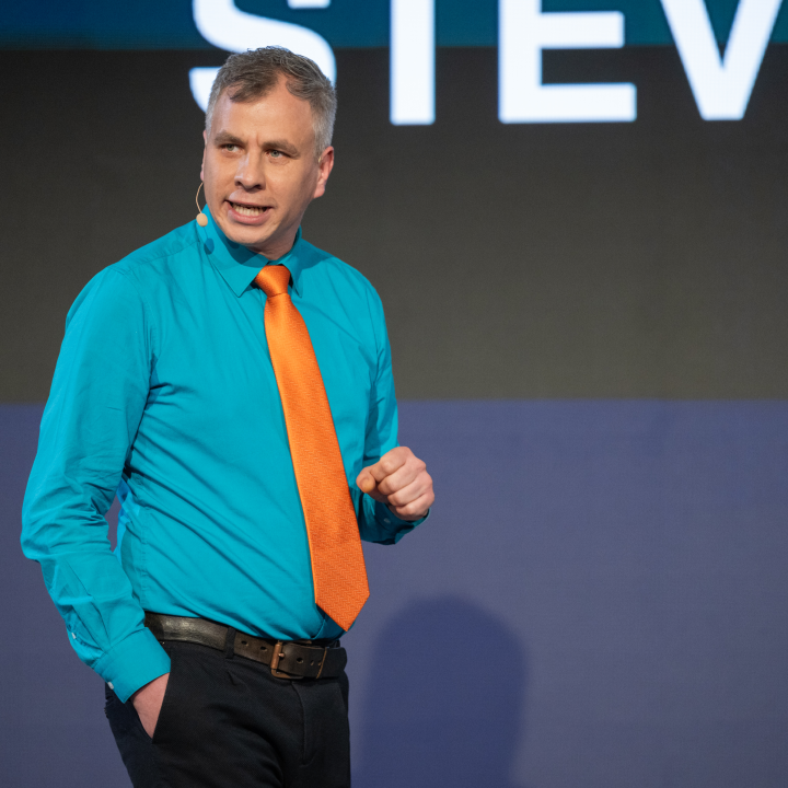 Experte:in Steve Mude