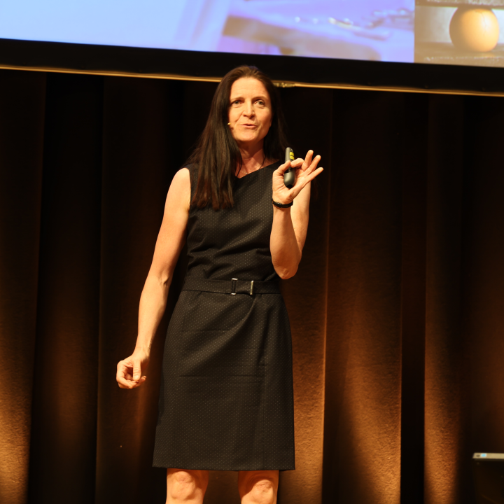 Dr. Nina Psenicka